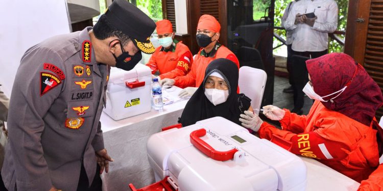 Kapolri Minta Vaksinasi Booster untuk Lansia Dimaksimalkan