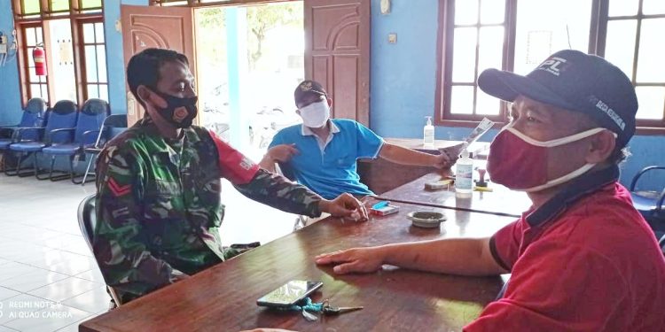 Komsos, Babinsa Kerangkulon Ajak Semua Elemen Masyarakat Berperan Aktif Dalam Upaya Pencegahan Penyebaran Covid-19