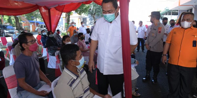 Walikota Salurkan Bansos kepada KPM di Semarang