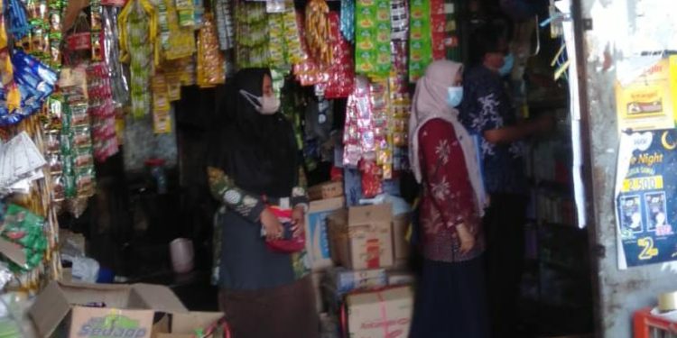 6000 Liter Minyak Goreng Digelontor Bagi Pedagang Minyak di Pasar Bintoro