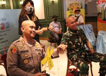 Kapolrestabes Semarang dan Dandim 0733/BS Potong Gundul Dukung Anak Penderita Kanker