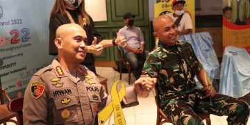 Kapolrestabes Semarang dan Dandim 0733/BS Potong Gundul Dukung Anak Penderita Kanker