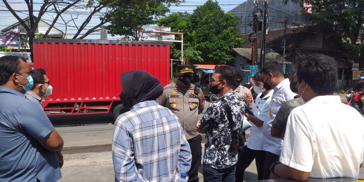 Puluhan Orang Hadang BPN saat Hendak Mengukur Lahan di Cebolok