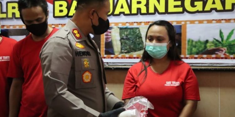 Jual Narkoba, Ibu Muda Diciduk Polisi, Kulakan dari Marketplace
