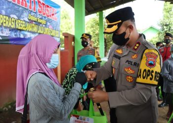 Polres Banjarnegara Gelar Bakti Sosial Pada Pemulung TPA Winong