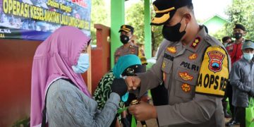 Polres Banjarnegara Gelar Bakti Sosial Pada Pemulung TPA Winong