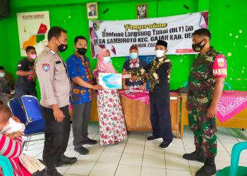 Babinsa dan Bhabinkamtibmas Desa Sambiroto Dampingi Penyaluran BLT DD