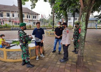 Putus Mata Rantai Penyebaran Covid-19, Polres Banjarnegara Terus Kampanye Prokes dan Bagi Masker Gratis
