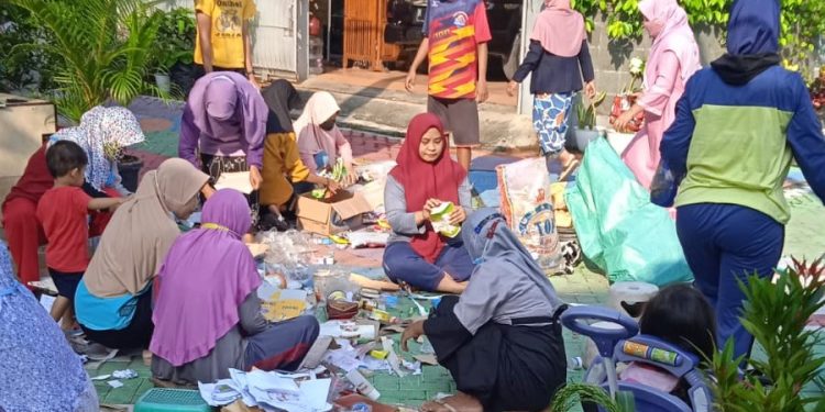 Bangun Kepedulian Masyarakat Akan Sampah, Ibu-ibu PKK di Pujatim Batursari Kelola Bank Sampah