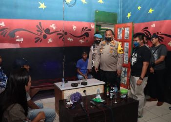 Razia Tempat Hiburan, Polres Demak Amankan Pemandu Karaoke dan Puluhan Botol Miras