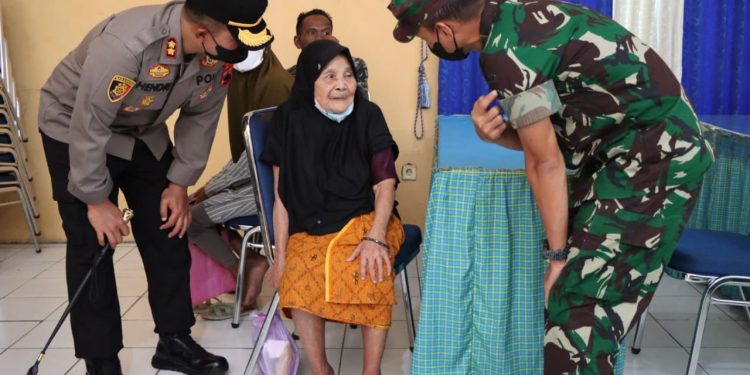 Cek Keroyok Vaksin Kecamatan Susukan, Kapolres Bersama Dandim Banjarnegara Ingin Akselerasi Vaksinasi Jalan Terus