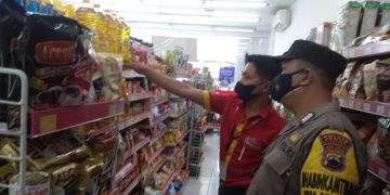 Bapak-bapak Maling Minyak Goreng Terekam CCTV