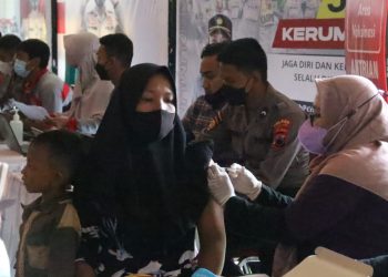 Ribuan KPM Terima BLT Sekaligus Vaksinasi, Polres Pemalang Terjunkan Tim Si Sambar