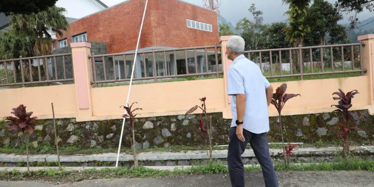 Kembali Sidak SMAN Tawangmangu, Ganjar: Sudah Bagus dan Terlihat Cantik