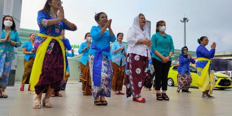 Berkebaya, Mbak Ita dan Diajeng Semarang Sapa Warga Ngabuburit di Alun Alun Kota Semarang : Jadi Destinasi Populer