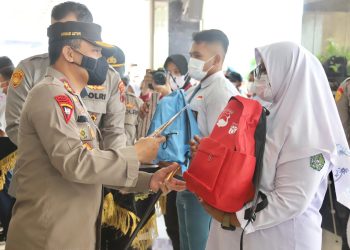 Kapolda Jateng Serahkan Bantuan Untuk 427 Yatim dan Yatim Piatu Akibat Covid 19