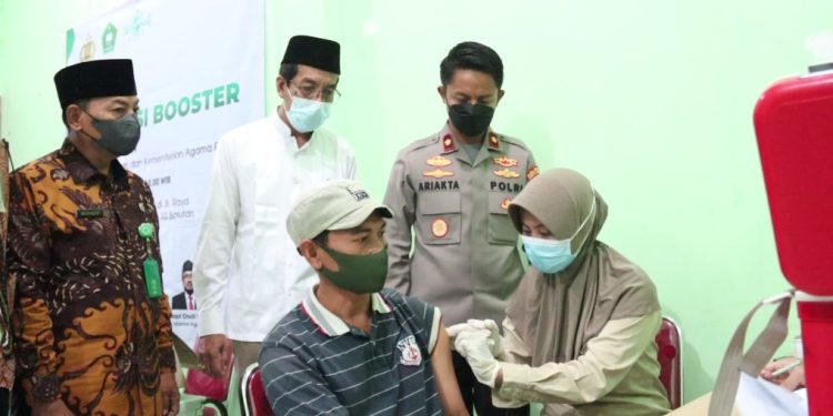 Polres, PCNU dan Kemenag Selenggarakan Vaksinasi Booster di Pemalang