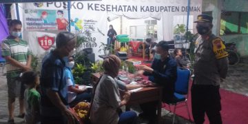 Vaksinasi Malam Hari di Pos Pam Lebaran Onggorawe Loireng Sayung