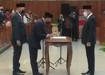Ketua Dewan Lantik Yosi Yonardo dan Agung Prayitno
