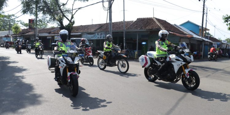 Pantau Objek Wisata dan Jalur Selatan Pemalang, Kapolres Kendarai Sepeda Motor Dinas