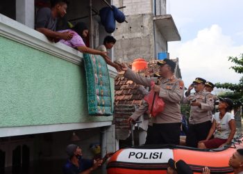 Kapolres Lakukan Pengecekan Banjir Rob di Wilayah Pesisir Demak