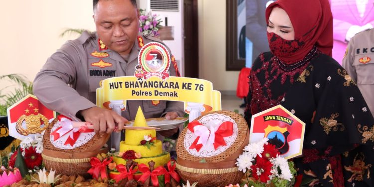 Tasyakuran Hari Bhayangkara Ke-76, Kapolres Demak Sebut Polri Akan Terus Melakukan Perbaikan Kinerja