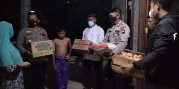 Petugas Polsek Sayung Datangi Bocah Mengalami Luka Bakar