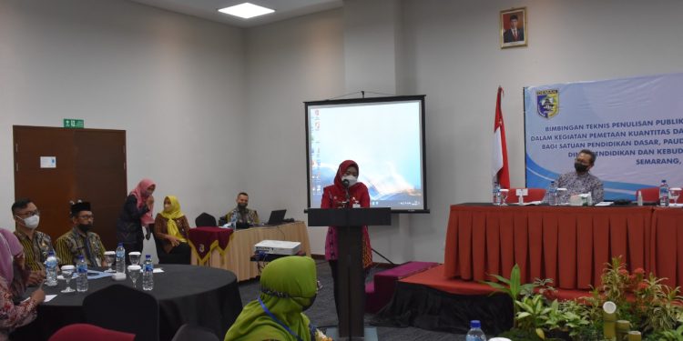 Pelatihan Publikasi Ilmiah Dan Karya Inovatif Jenjang Guru Sd Dan Diseminasi Model Pembelajaran Bahasa Dan Sastra Jawa Jenjang SD