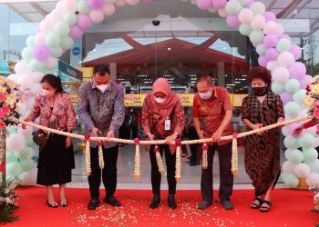 Bupati Resmikan Swalayan Aneka Jaya Demak