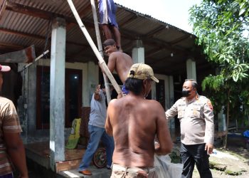 Polres Demak Terjunkan Personel Untuk Bantu Korban Angin Puting Beliung