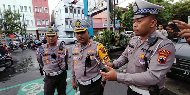 Polda Jateng Manfaatkan Drone Untuk Pantau Arus Lalu Lintas Jelang Resepsi Kaesang – Erina