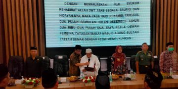 Habib Muhammad Luthfi Bin Ali Bin Yahya Kukuhkan Pengurus Yayasan Wakaf Masjid Agung Sultan Fatah