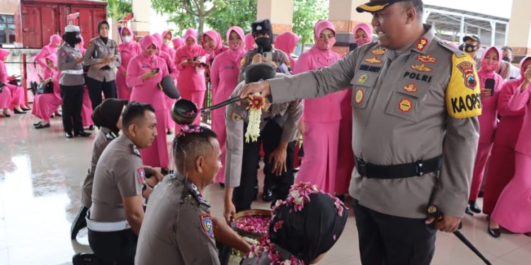 Awal Tahun Baru, Anggota Polres Demak Dapat Kenaikan Pangkat
