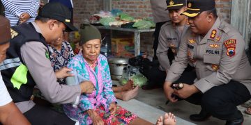 Peduli Korban Banjir, Polres Demak Hadir Bagikan Sembako dan Memberikan Bantuan Kesehatan