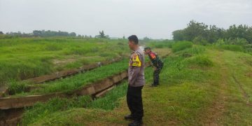 Longsor 60 Meter, Babinsa dan Bhabinkamtibmas Sidorejo Cek Tanggul Sungai Cabean