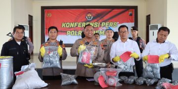 Polres Demak Tangkap 4 Penjual Obat Petasan, 40 Kilogram Bahan Peledak Disita