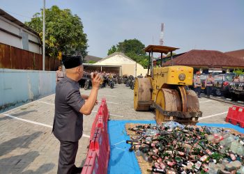 Polres Demak Musnahkan 5139 Botol Miras Berbagai Jenisk