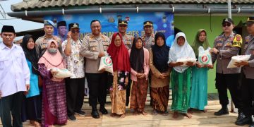 Berbagi Keberkahan, Polres Demak Salurkan Ratusan Sembako Kepada Warga Timbulsloko