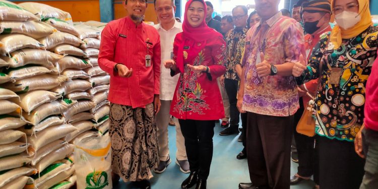 2.358.970 KPM Akan Mendapatkan Bantuan Beras yang Didistribusikan BULOG Kanwil Jateng