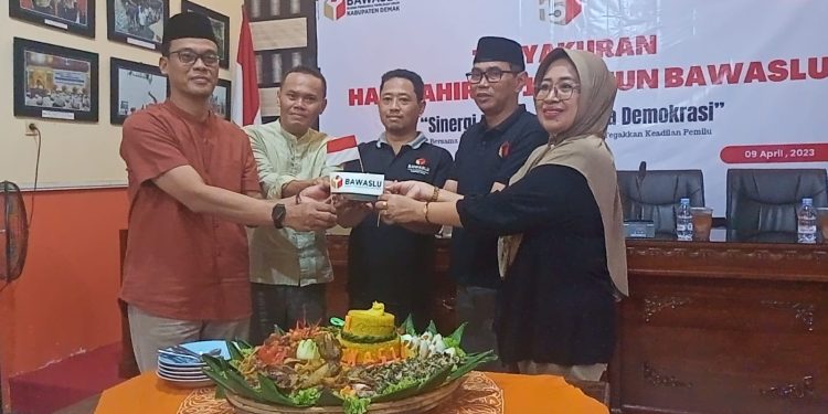 Bawaslu Demak Gelar Tasyakuran HUT Bawaslu RI Ke-15, Sinergitas Jaga Demokrasi jadi Ikon