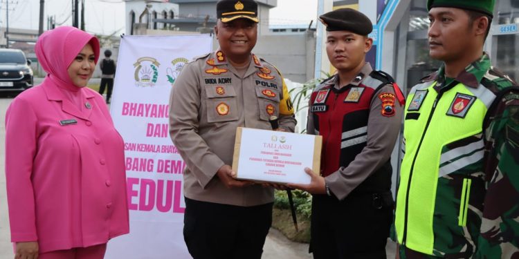 Kapolres Demak Bersama Bhayangkari Kunjungi Pos Pengamanan Lebaran