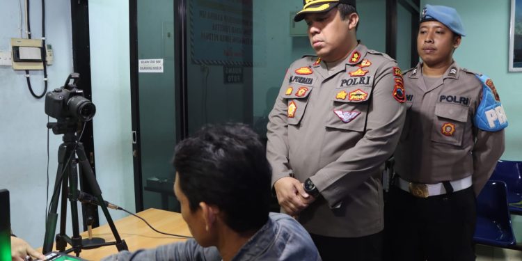 Kapolres Demak Cek Pelayanan SIM di Kantor Satpas Demak