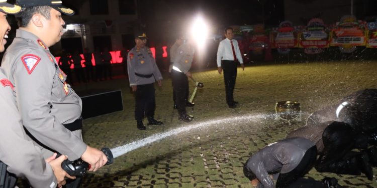 Gelar Upacara Kenaikan Pangkat, Kapolres Demak Minta Personel Tingkatkan Kualitas Kinerja