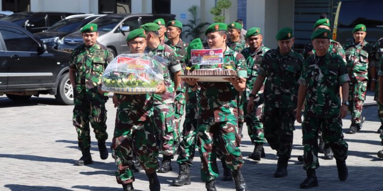 Kodim Demak Beri Surprise Ucapan Hari Bhayangkara di Polres Demak