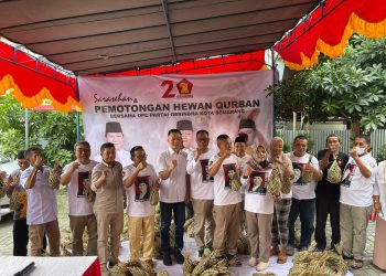 DPC Partai Gerindra Bagikan Daging Kurban