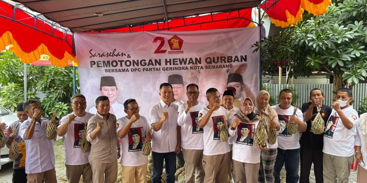 DPC Partai Gerindra Bagikan Daging Kurban