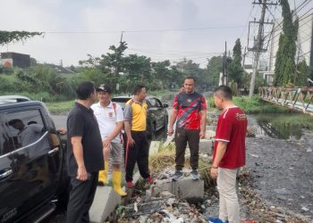 Merespon Cepat Laporan Masyarakat, Pemkot Bersihkan Timbunan Sampah Sumbat Aliran Sungai