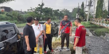 Merespon Cepat Laporan Masyarakat, Pemkot Bersihkan Timbunan Sampah Sumbat Aliran Sungai