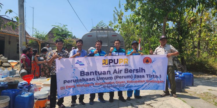 Antisipasi Dampak Kemarau Panjang, PJT I Salurkan Bantuan Air Bersih Untuk Masyarakat Jawa Tengah