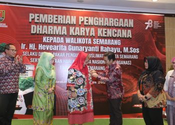 Mewakili Masyarakat, Mbak Ita Terima Penghargaan Dharma Karya Kencana dari BKKBN